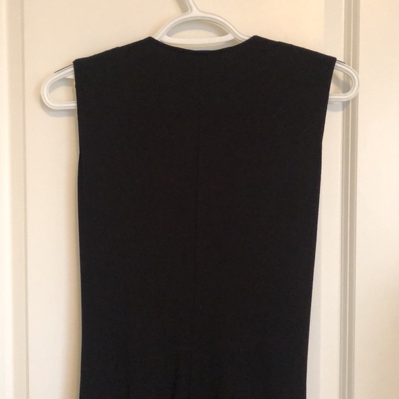 Black dress with cute gold detail - Picture 5 of 5